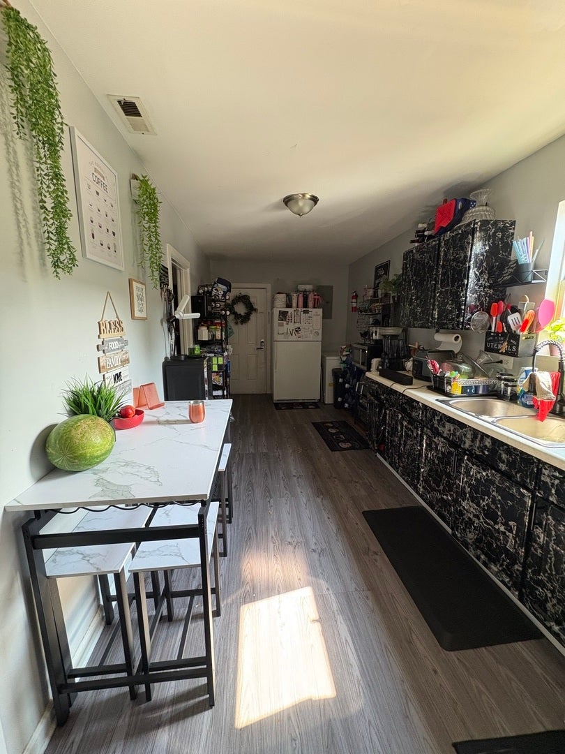 253 W 43RD Street
