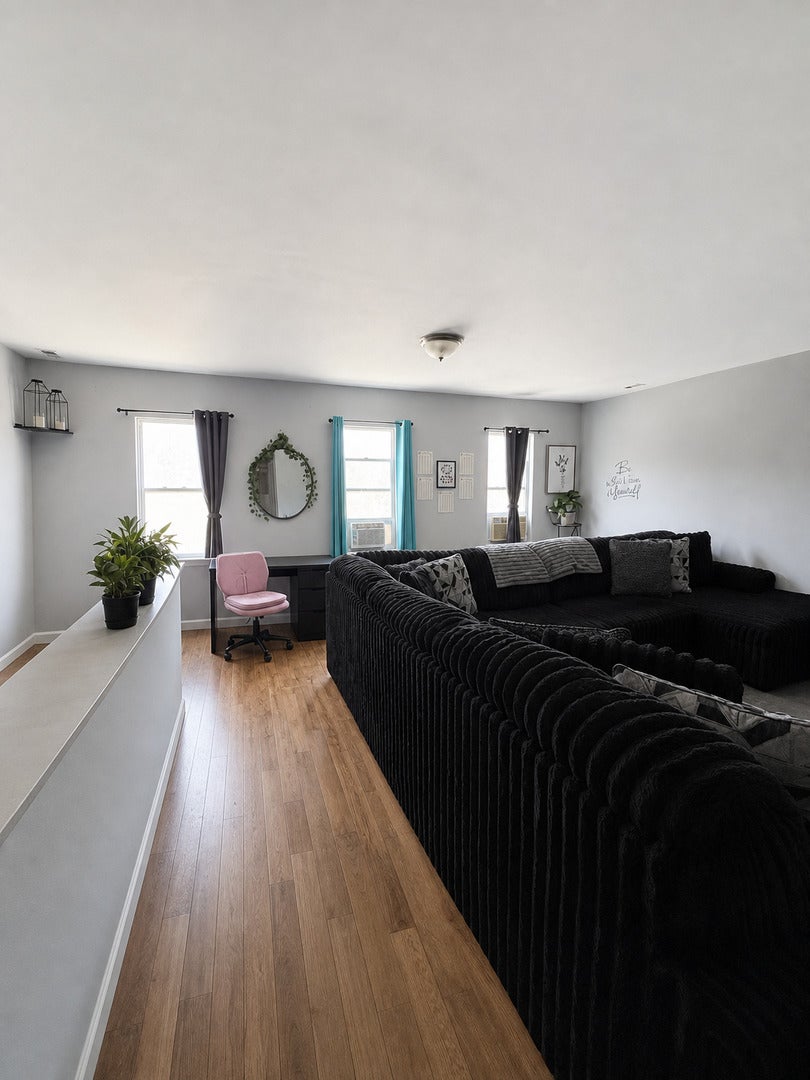 253 W 43RD Street