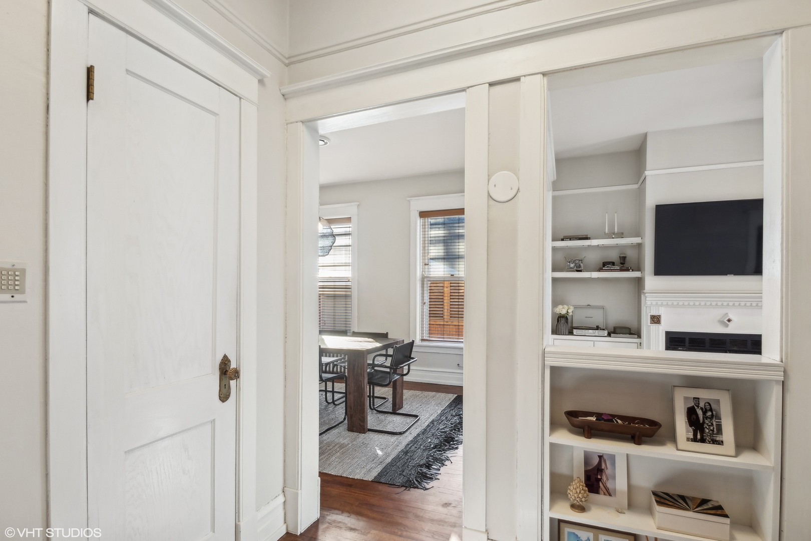 1443 W WAVELAND Avenue 1