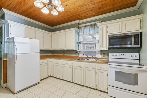 Tiny photo for 620 10th Street, Moline, IL 61265 (MLS # 12660287)