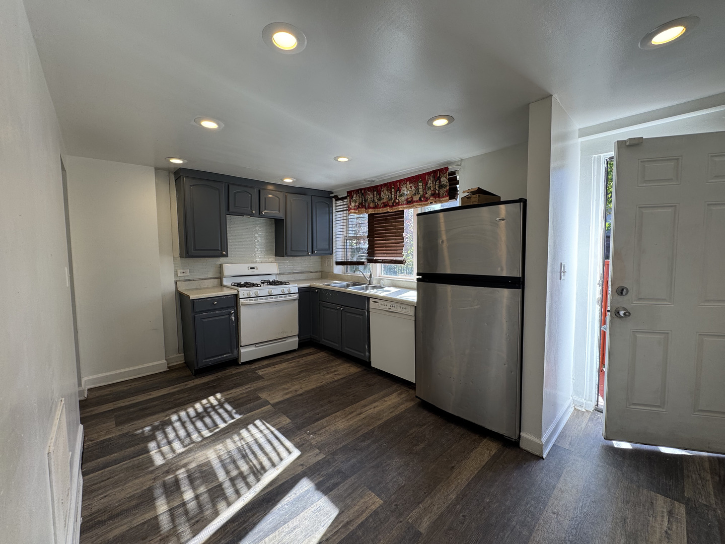 75 E 37th Place