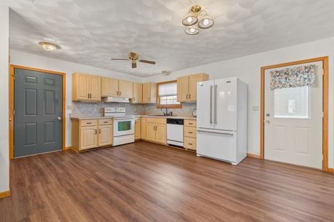 Tiny photo for 424 12th Avenue B, Erie, IL 61250 (MLS # 12588291)