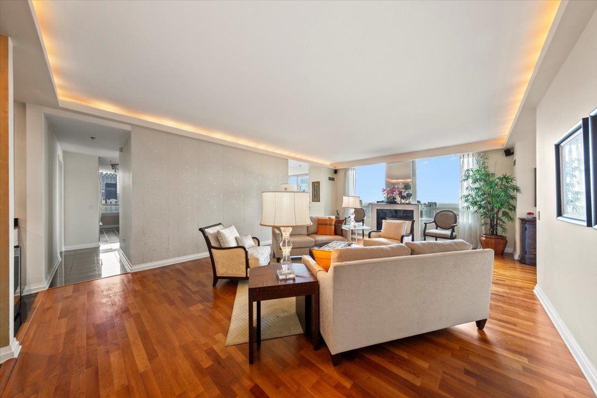 33 W Ontario Street 47E