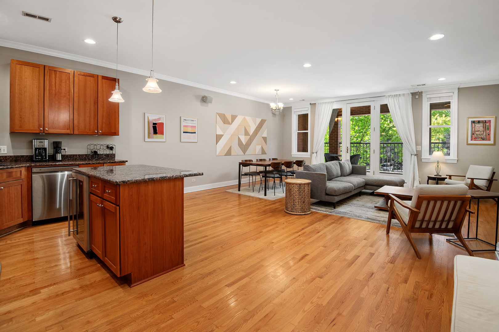 2461 N Lincoln Avenue 2S