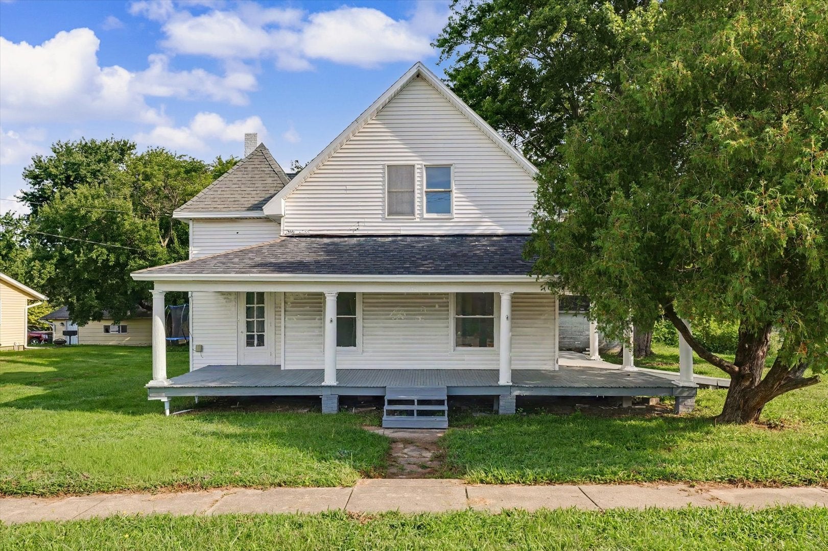 205 E Holloway Street