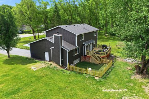 Tiny photo for 2711 Old Oak Drive, McHenry, IL 60050 (MLS # 12635981)