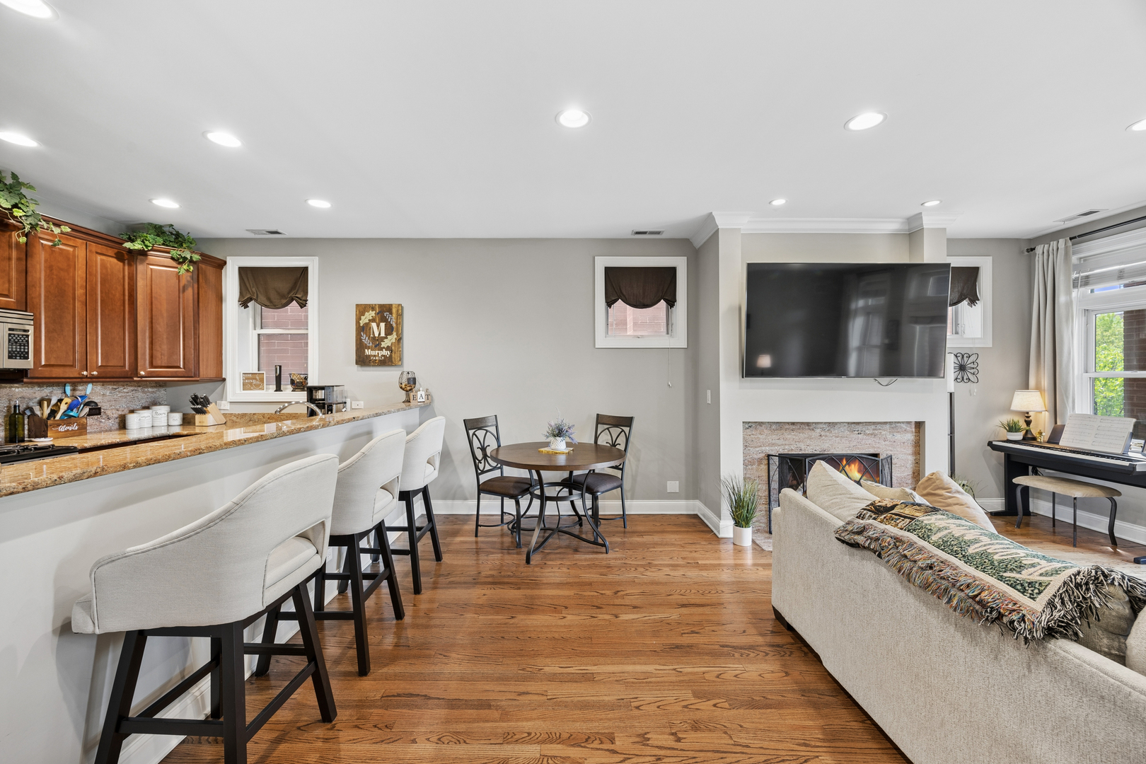 1122 W Hubbard Street 3E