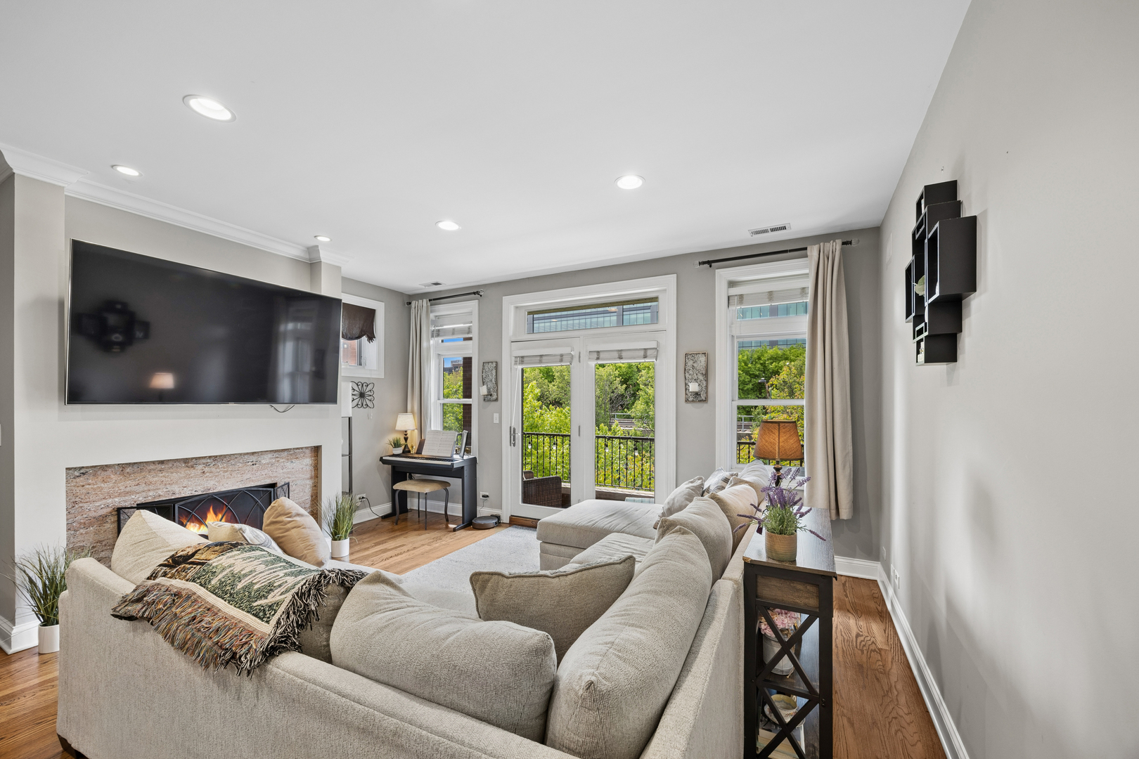 1122 W Hubbard Street 3E
