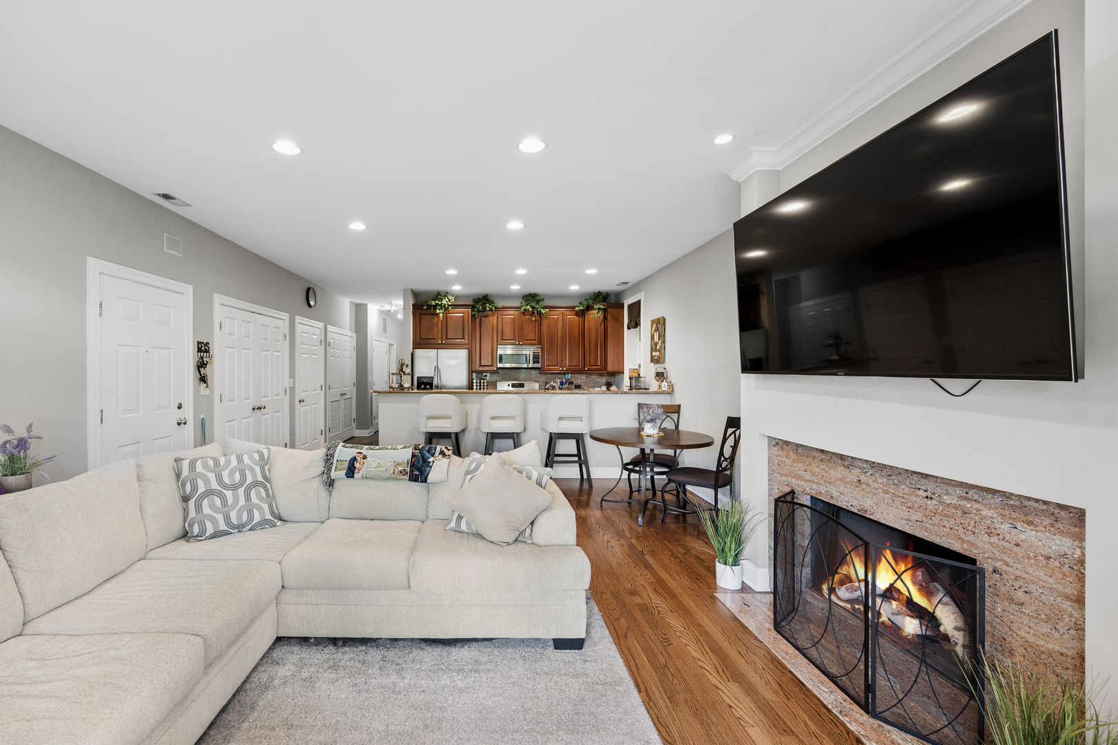 1122 W Hubbard Street 3E