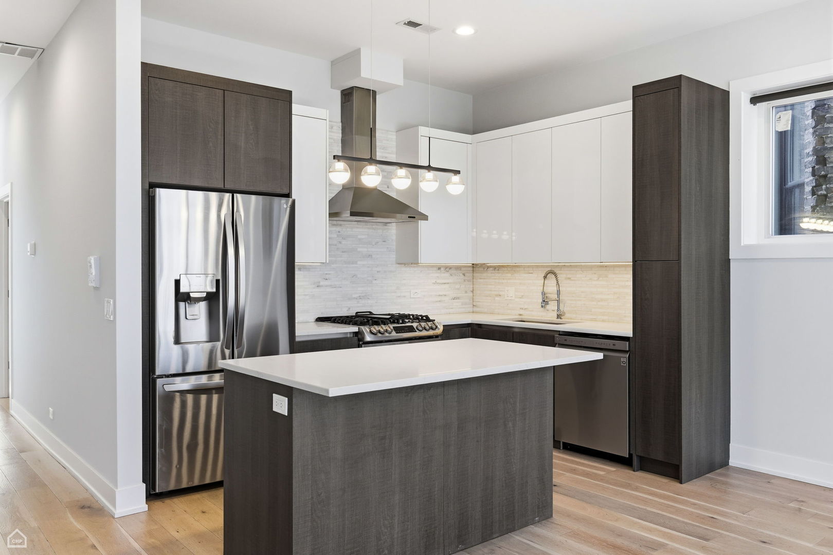 1042 S Oakley Boulevard 3