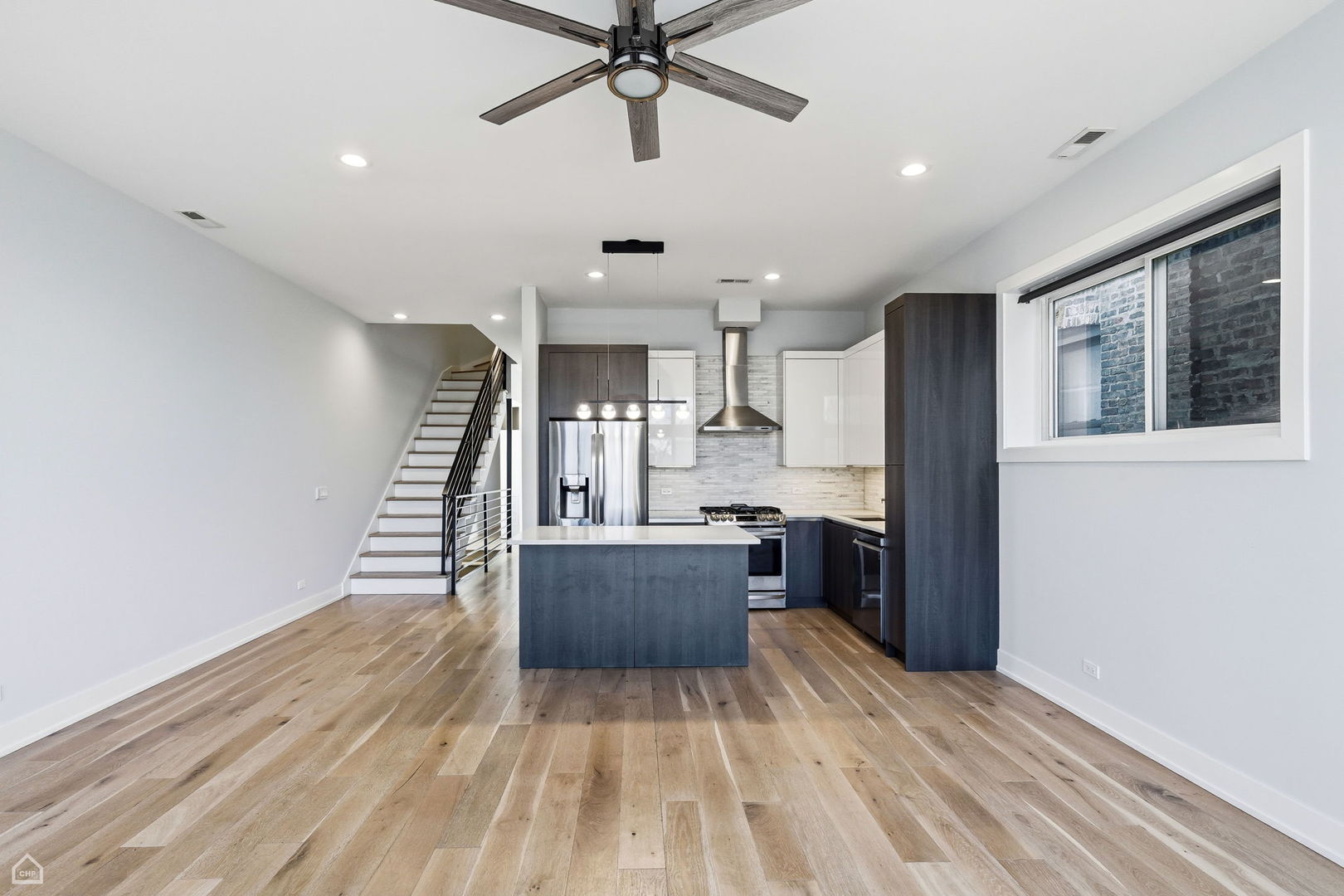 1042 S Oakley Boulevard 3