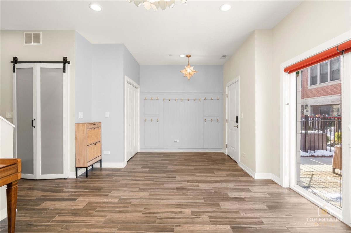 2253 W Coulter Street 1