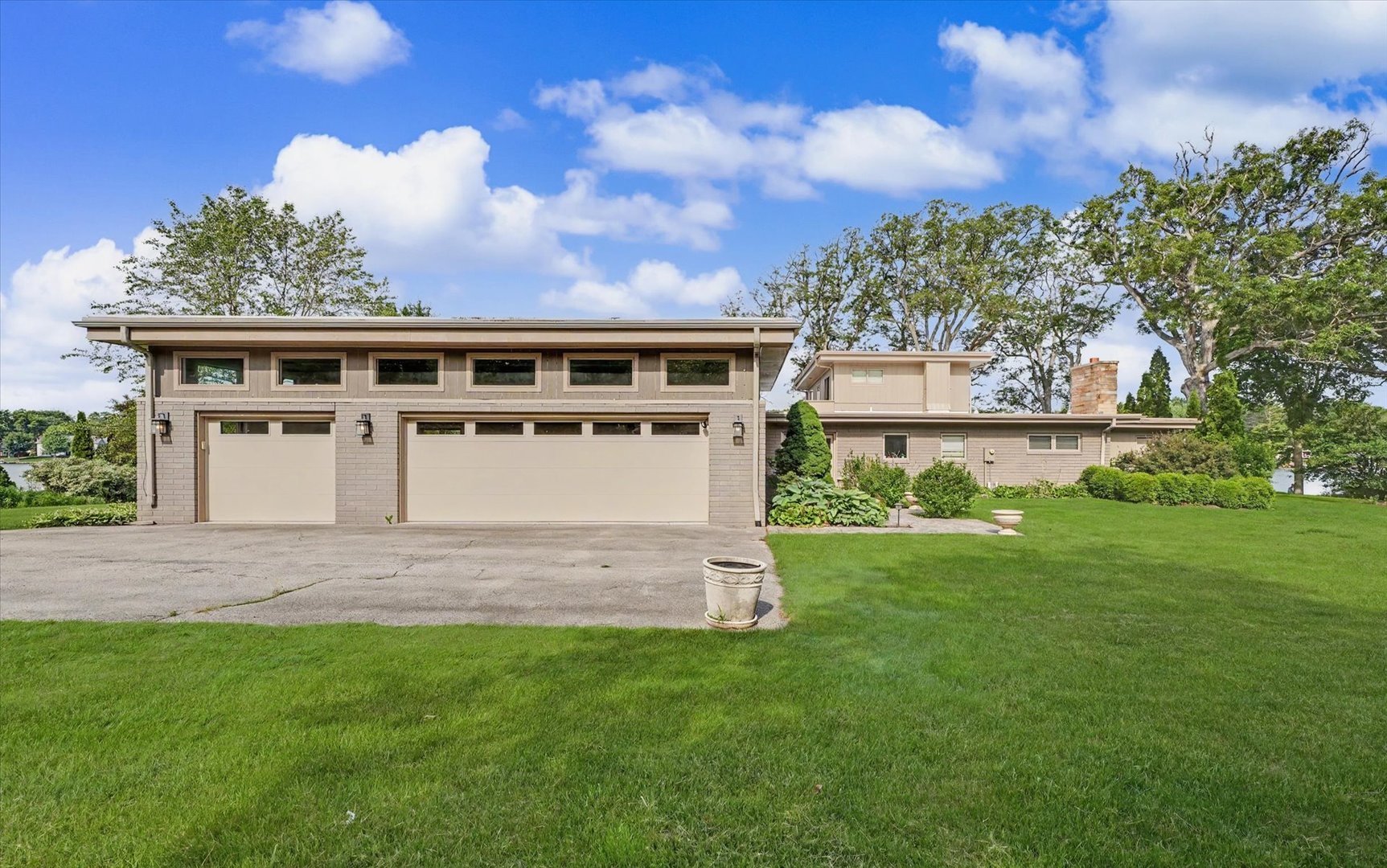 448 Wolfe Drive