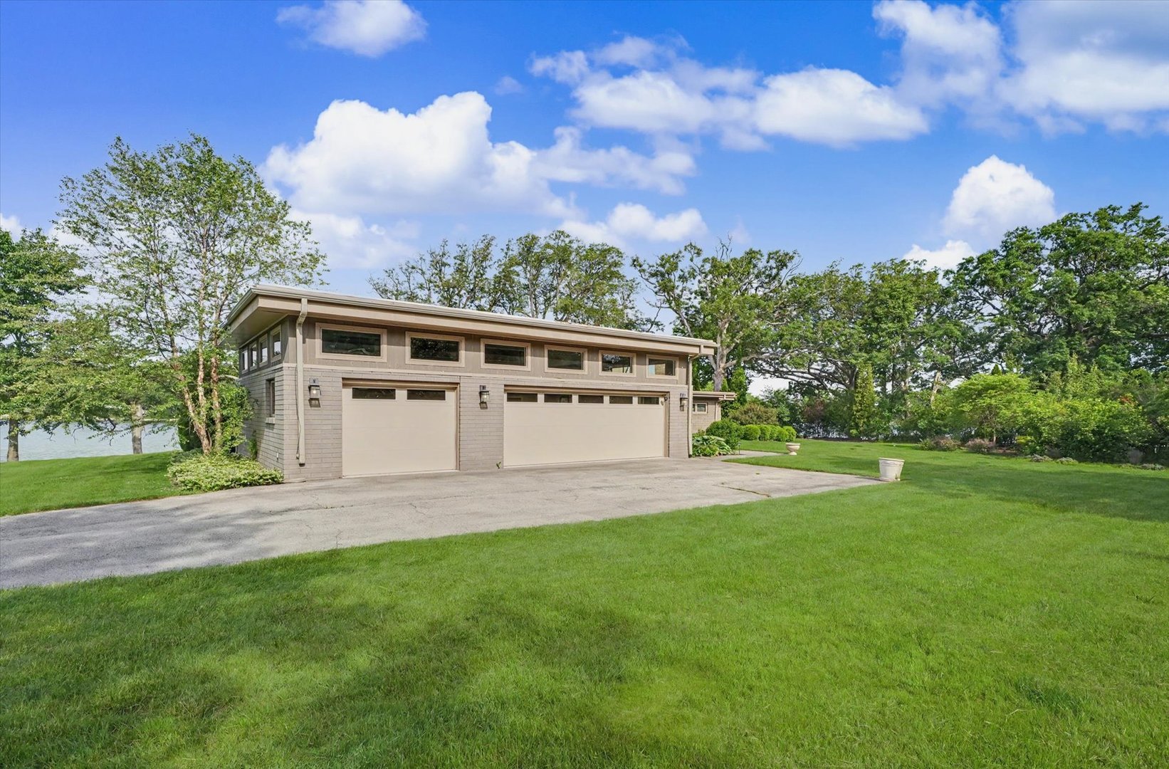 448 Wolfe Drive