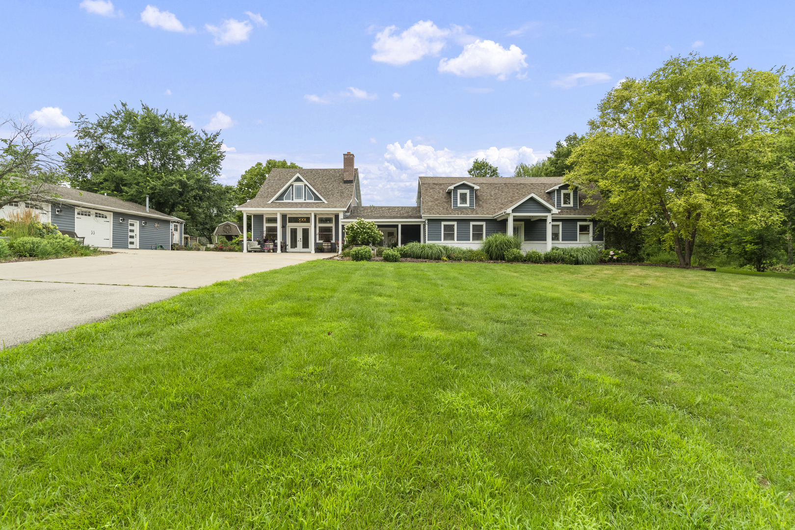 25726 S BLACKBERRY Lane