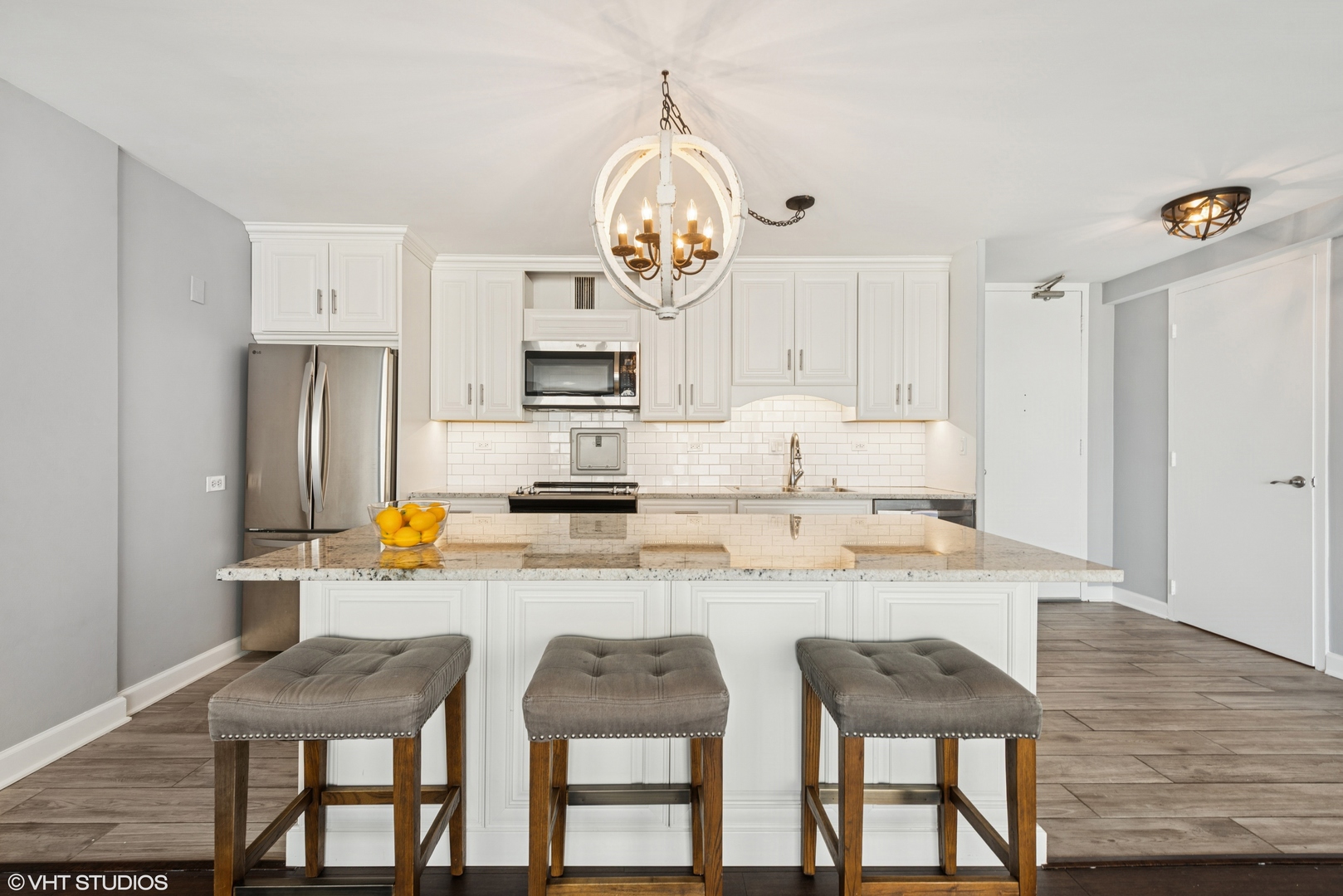 330 W DIVERSEY Parkway 606