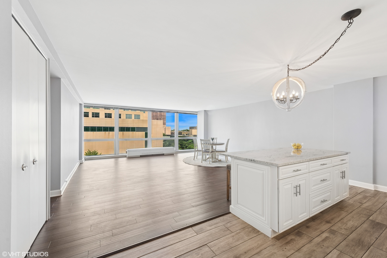 330 W DIVERSEY Parkway 606