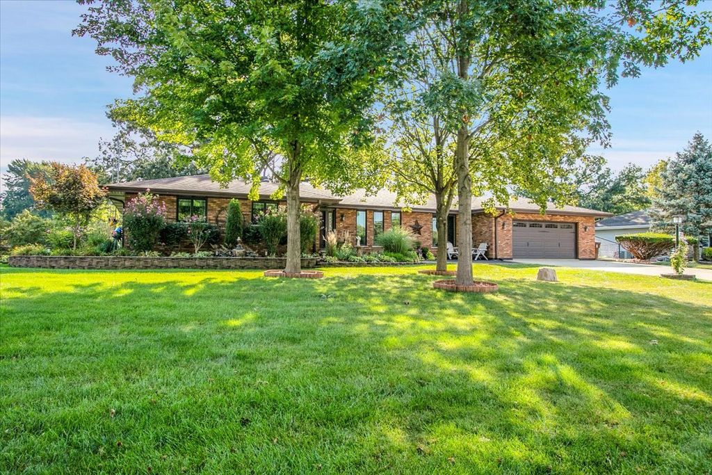 Photo for 24025 Timberwood Drive, Minooka, IL 60447 (MLS # 12472658)