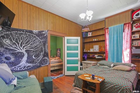 Tiny photo for 827 W RAYMOND Street, Harrisburg, IL 62946 (MLS # EB458701)