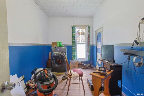 Tiny photo for 827 W RAYMOND Street, Harrisburg, IL 62946 (MLS # EB458701)