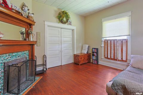 Tiny photo for 827 W RAYMOND Street, Harrisburg, IL 62946 (MLS # EB458701)