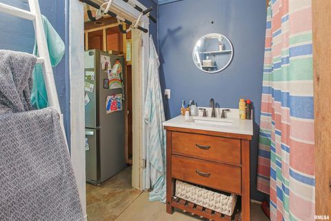 Tiny photo for 827 W RAYMOND Street, Harrisburg, IL 62946 (MLS # EB458701)