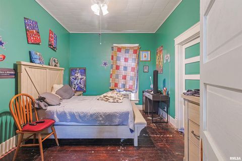 Tiny photo for 827 W RAYMOND Street, Harrisburg, IL 62946 (MLS # EB458701)