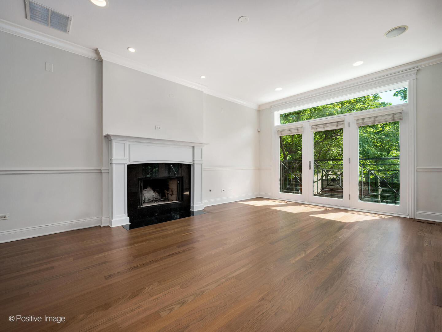 444 W BLACKHAWK Avenue 2