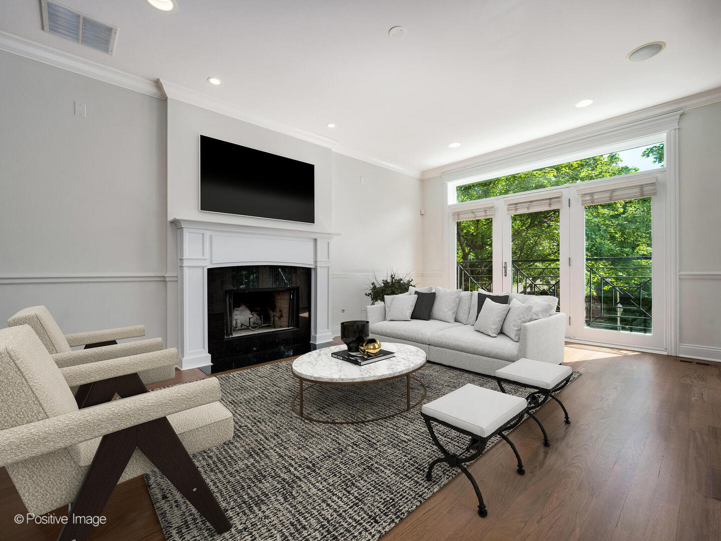 444 W BLACKHAWK Avenue 2