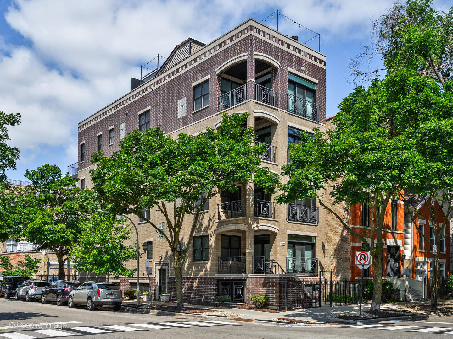 444 W BLACKHAWK Avenue 2
