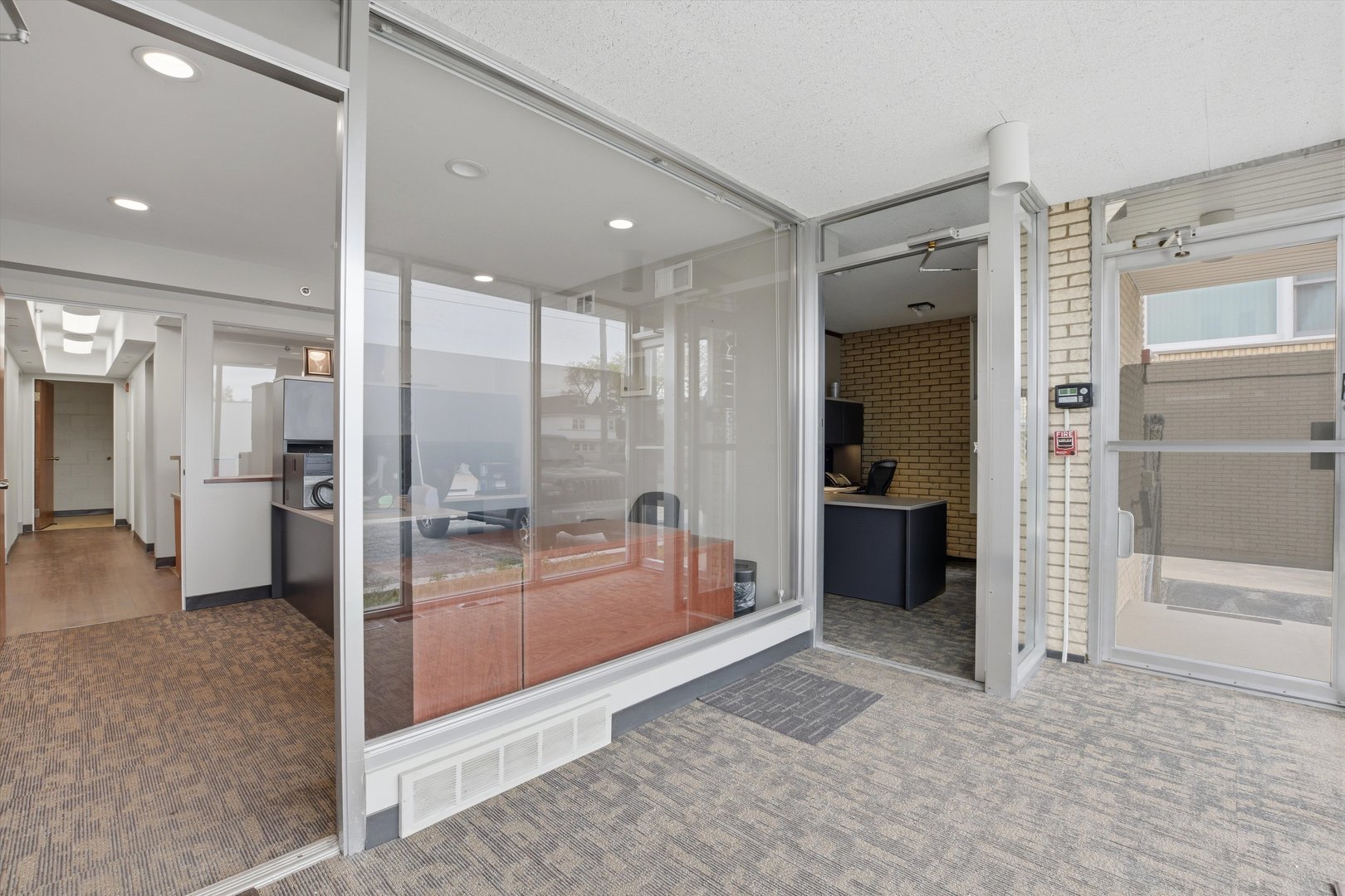 Properties 3 10550 W Cermak Road