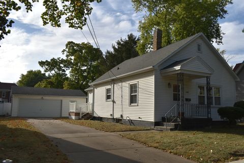 Photo of 809 S Mason Street, Bloomington, IL 61701 (MLS # 12489498)