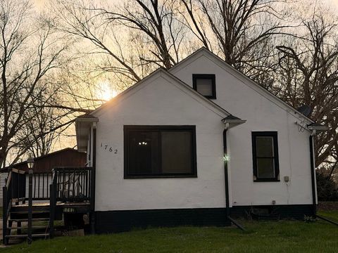 Photo of 1762 S Oak Avenue, Freeport, IL 61032 (MLS # 12620129)