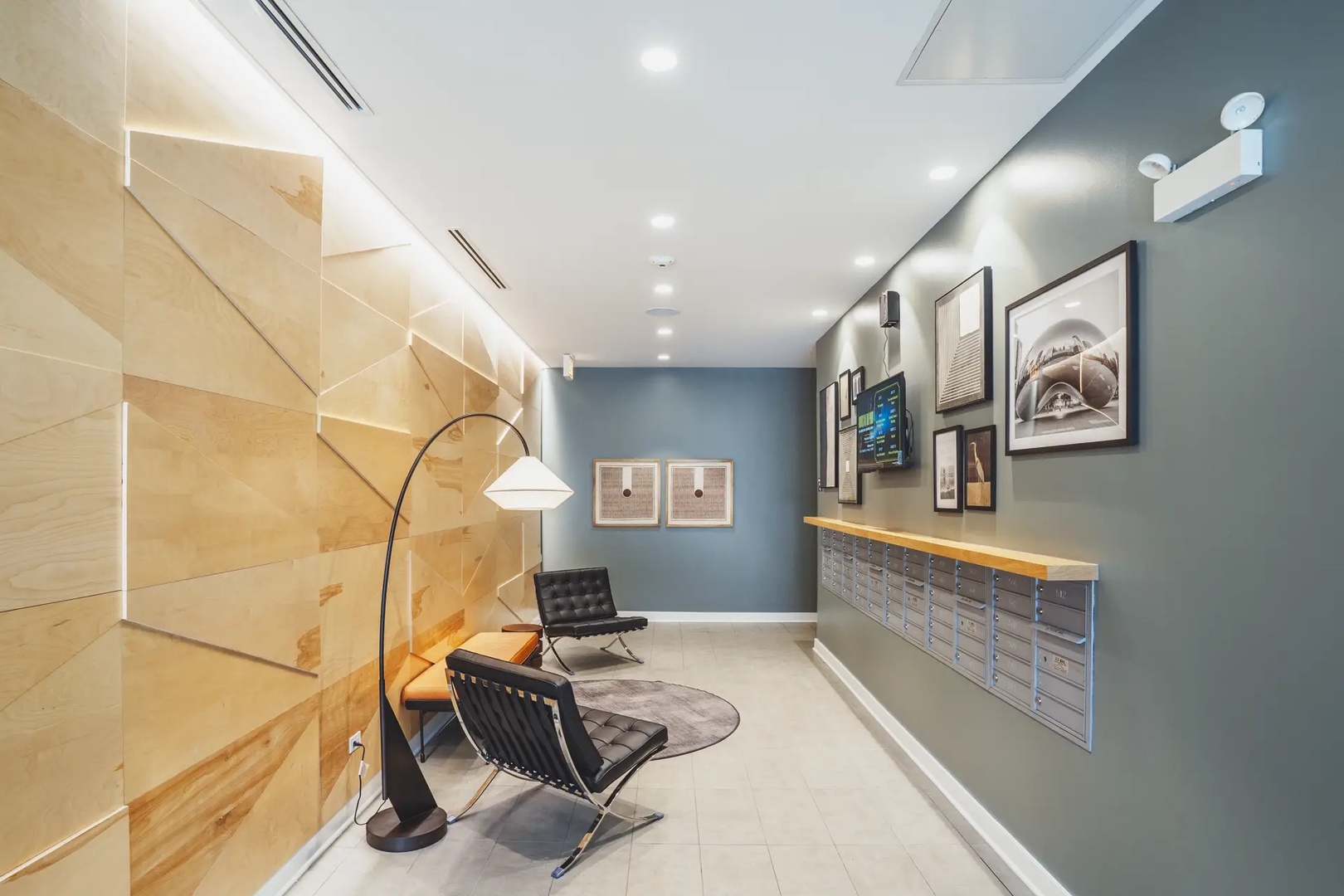 830 N Milwaukee Avenue 503