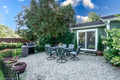 Tiny photo for 290 Hawthorn Lane, Hoffman Estates, IL 60169 (MLS # 12785484)