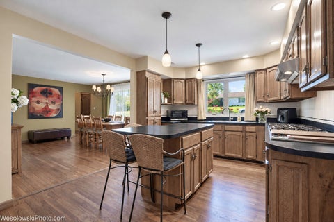 Tiny photo for 290 Hawthorn Lane, Hoffman Estates, IL 60169 (MLS # 12785484)