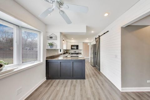 Tiny photo for 344 Timber Oaks Drive, North Aurora, IL 60542 (MLS # 12588489)