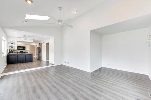 Tiny photo for 344 Timber Oaks Drive, North Aurora, IL 60542 (MLS # 12588489)