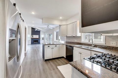 Tiny photo for 344 Timber Oaks Drive, North Aurora, IL 60542 (MLS # 12588489)