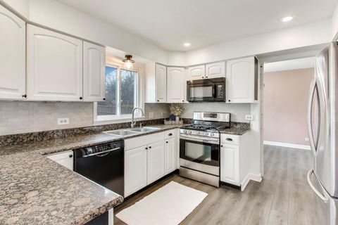 Tiny photo for 344 Timber Oaks Drive, North Aurora, IL 60542 (MLS # 12588489)