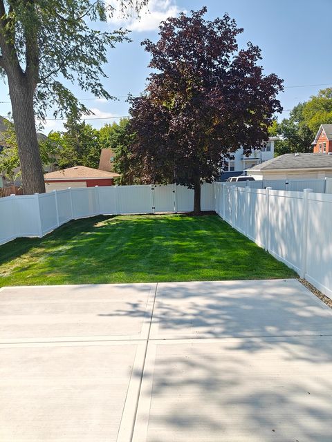 Tiny photo for 104 N Evergreen Avenue, Elmhurst, IL 60126 (MLS # 12470148)
