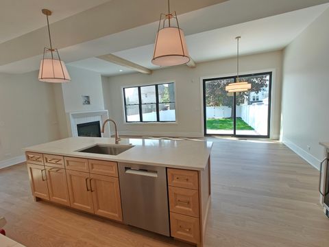 Tiny photo for 104 N Evergreen Avenue, Elmhurst, IL 60126 (MLS # 12470148)