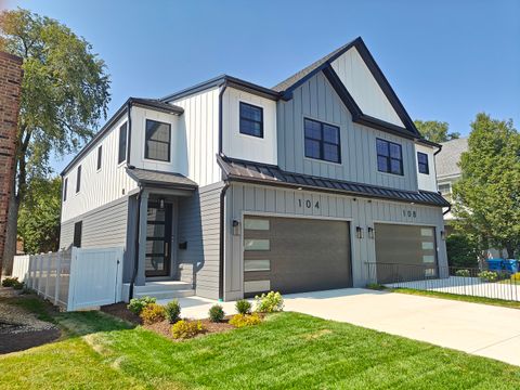 Photo of 104 N Evergreen Avenue, Elmhurst, IL 60126 (MLS # 12470148)