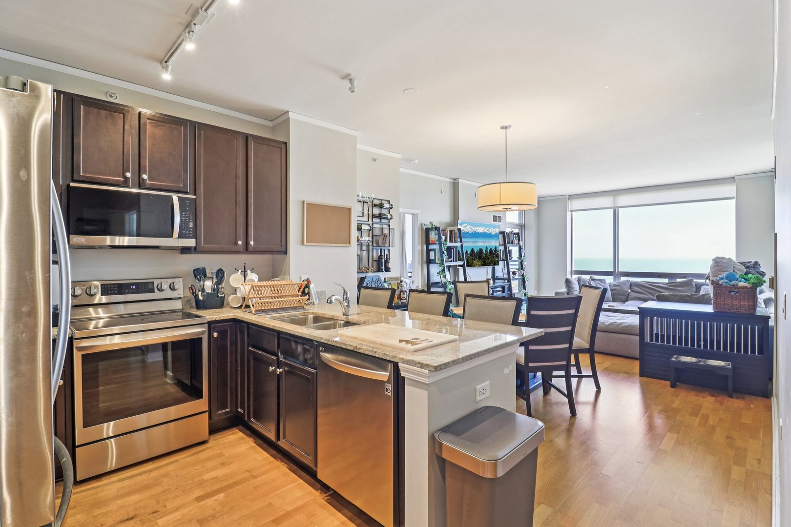 1901 S Calumet Avenue 2306