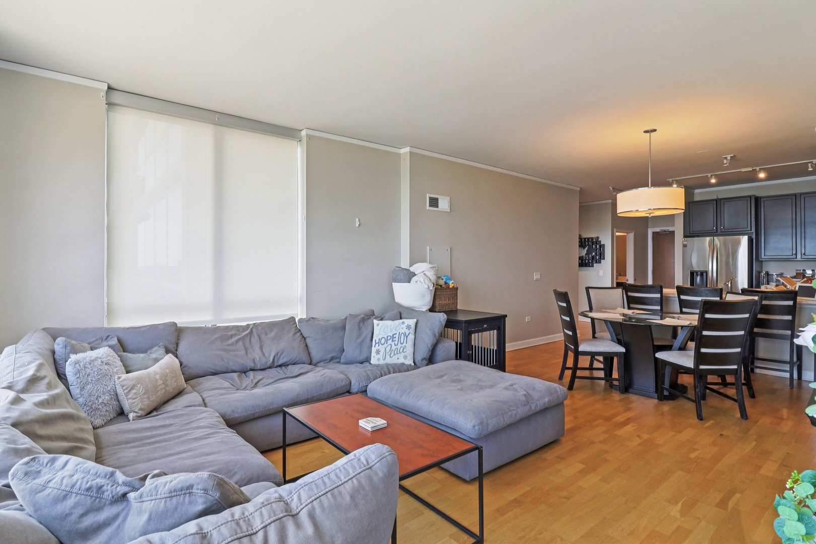 1901 S Calumet Avenue 2306