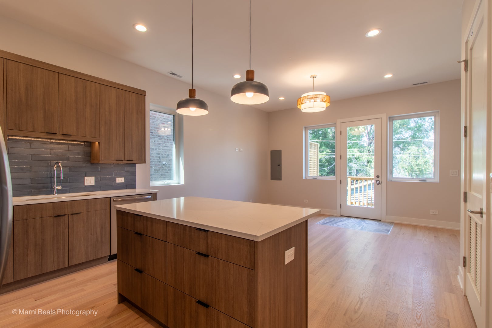 6852 S Langley Avenue - Photo 4