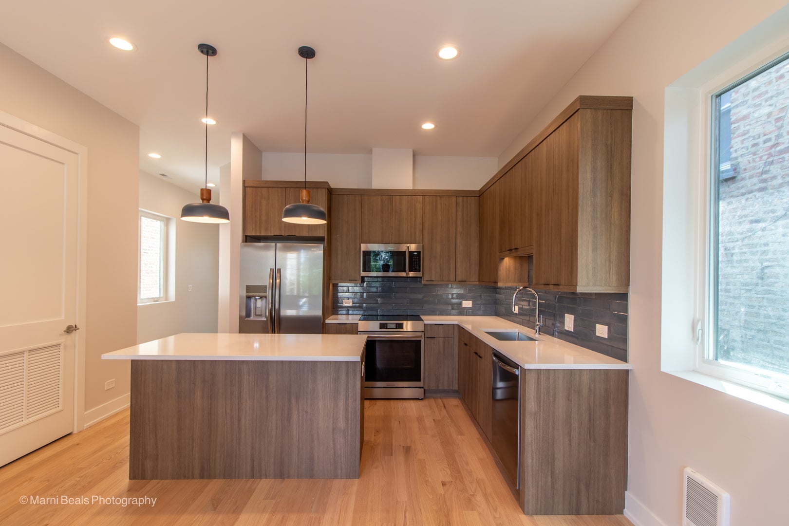 6852 S Langley Avenue - Photo 2