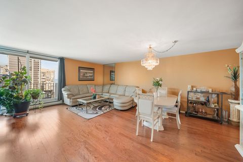 Tiny photo for 6033 N Sheridan Road #19K, Chicago, IL 60660 (MLS # 12507144)