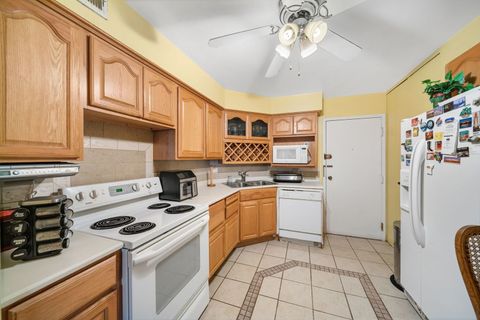 Tiny photo for 6033 N Sheridan Road #19K, Chicago, IL 60660 (MLS # 12507144)