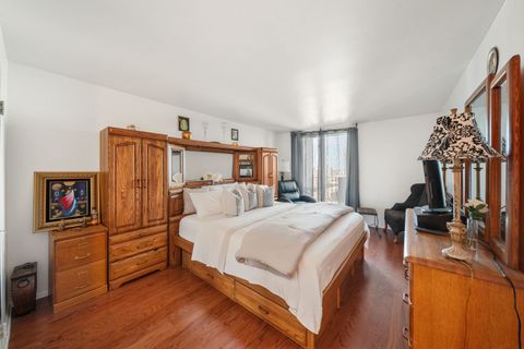 Tiny photo for 6033 N Sheridan Road #19K, Chicago, IL 60660 (MLS # 12507144)